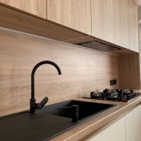 Угловая кухня из белого крашеного дсп. Фурнитура Blum