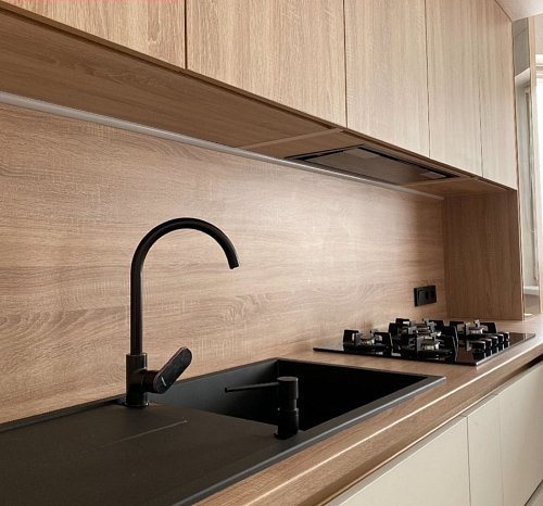 Угловая кухня из белого крашеного дсп. Фурнитура Blum