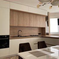 Угловая кухня из белого крашеного дсп. Фурнитура Blum